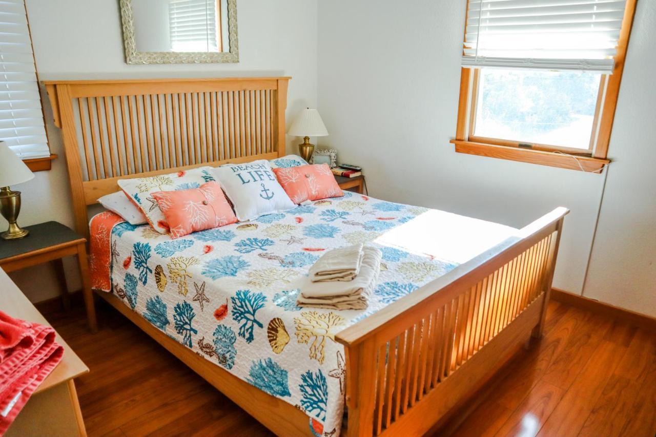 Lake Front Modern Beach House-Hatteras Island Ейвън Екстериор снимка